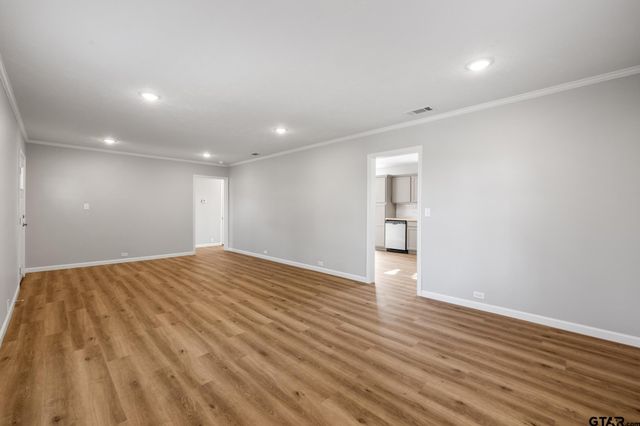 402 Gay Ave, Palestine, TX 75801