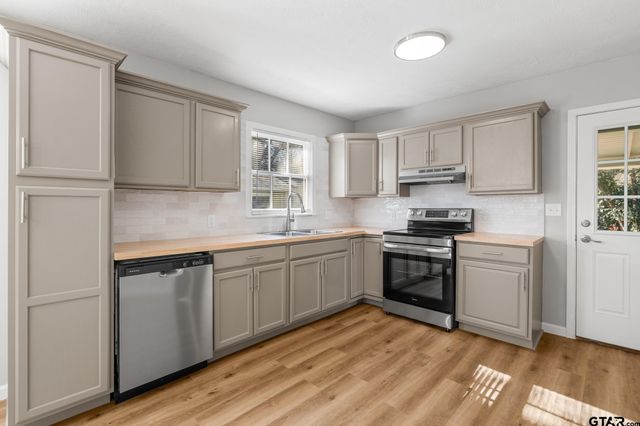 402 Gay Ave, Palestine, TX 75801