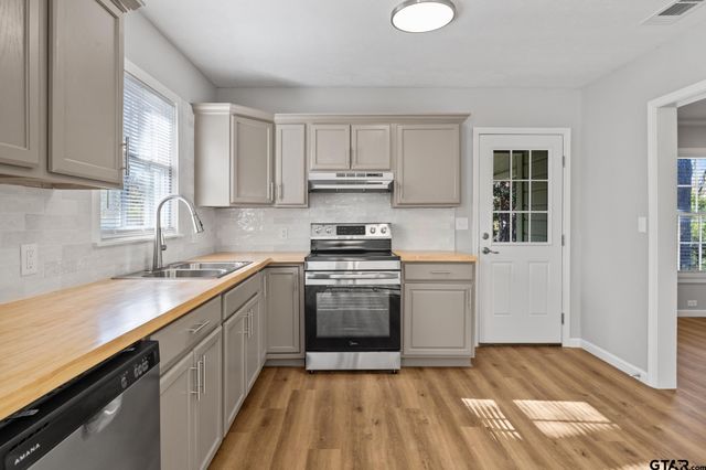 402 Gay Ave, Palestine, TX 75801