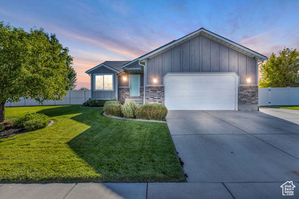 2322 N 2500 W, Clinton, UT 84015