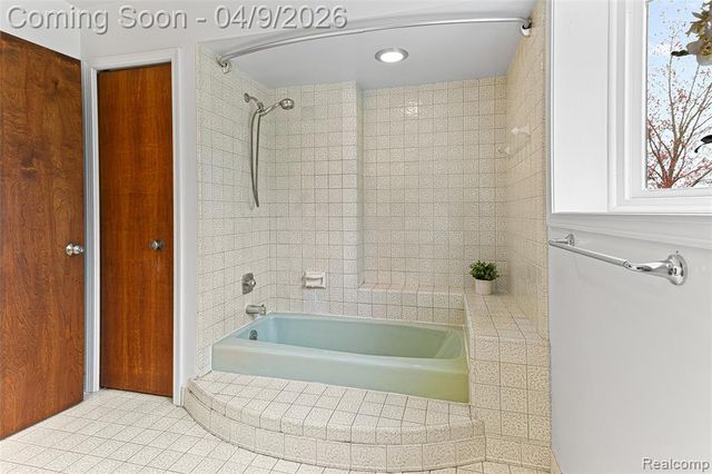 3755 Tremont Lane, Ann Arbor, MI 48105