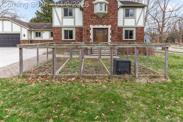 3755 Tremont Lane, Ann Arbor, MI 48105