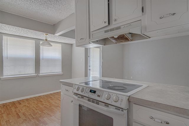 833 Springhill Drive, Burleson, TX 76028
