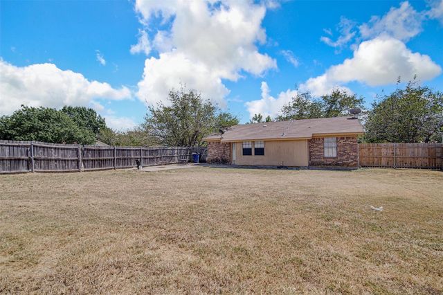 833 Springhill Drive, Burleson, TX 76028