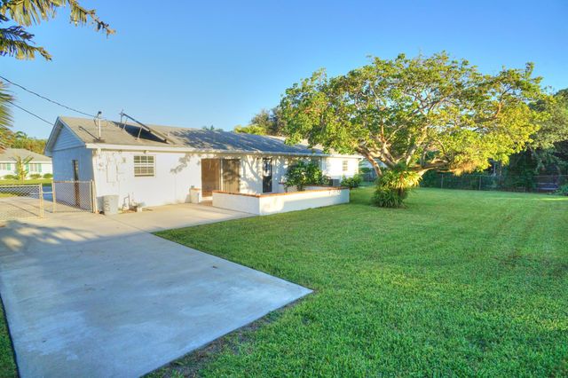 807 Easterly Road, North Palm Beach, FL 33408