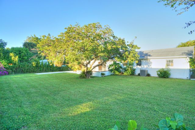 807 Easterly Road, North Palm Beach, FL 33408