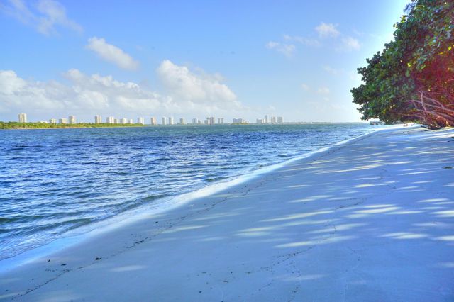 807 Easterly Road, North Palm Beach, FL 33408