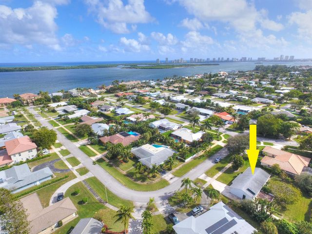 807 Easterly Road, North Palm Beach, FL 33408