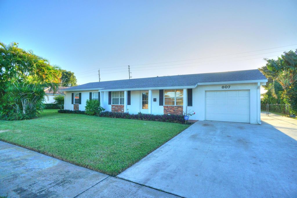 807 Easterly Road, North Palm Beach, FL 33408