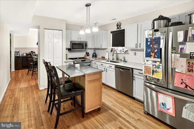 3847 HOLLY DR, Edgewater, MD 21037