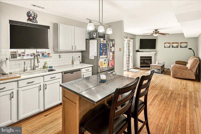 3847 HOLLY DR, Edgewater, MD 21037