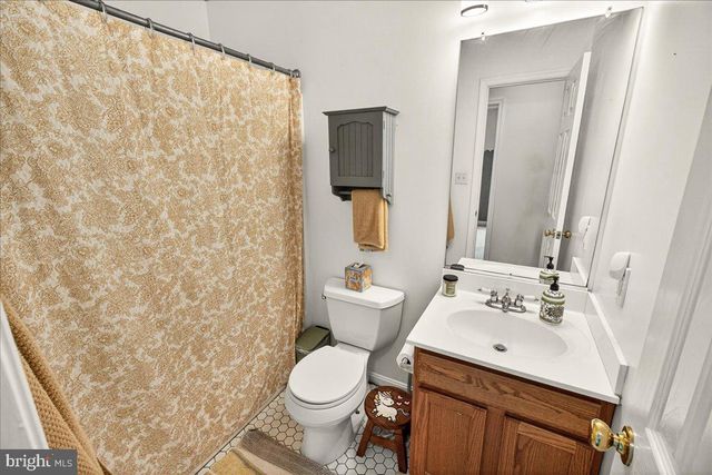 3847 HOLLY DR, Edgewater, MD 21037