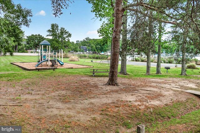 3847 HOLLY DR, Edgewater, MD 21037