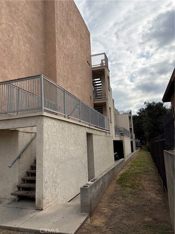 1095 N Raymond, Pasadena, CA 91103