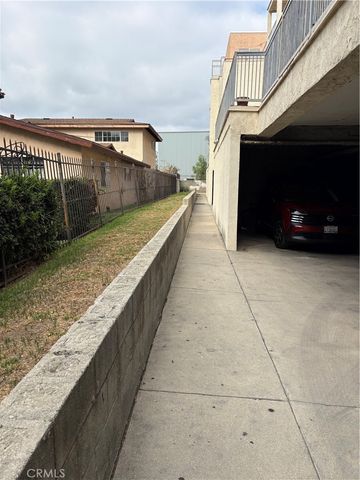 1095 N Raymond, Pasadena, CA 91103