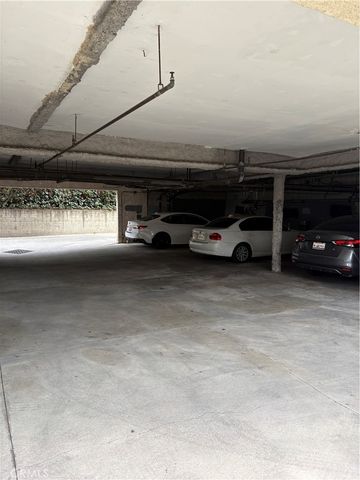 1095 N Raymond, Pasadena, CA 91103