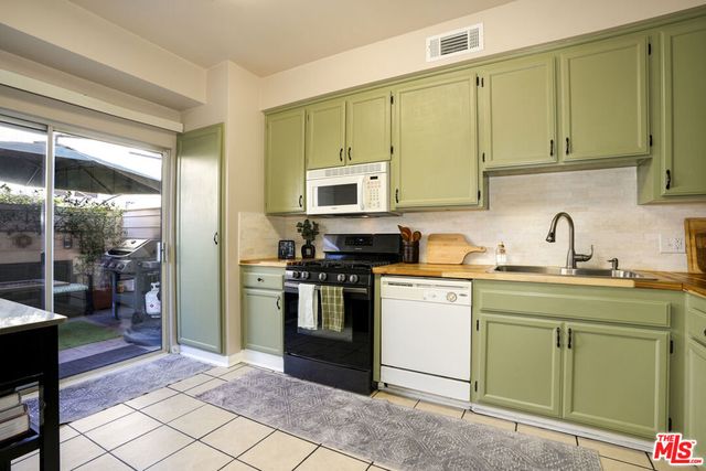 6525 Woodman Avenue 2, Valley Glen, CA 91401