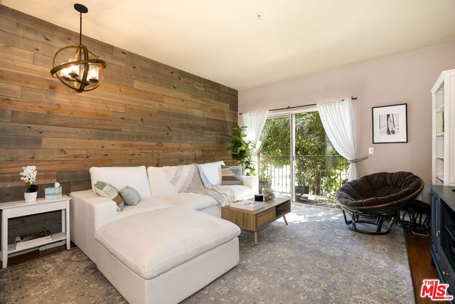 6525 Woodman Avenue 2, Valley Glen, CA 91401