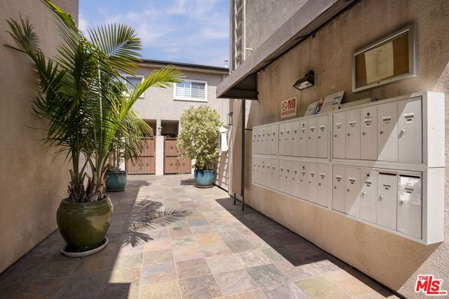 6525 Woodman Avenue 2, Valley Glen, CA 91401
