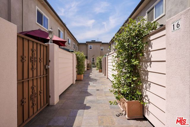 6525 Woodman Avenue 2, Valley Glen, CA 91401