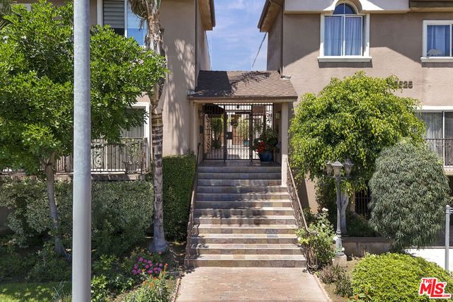 6525 Woodman Avenue 2, Valley Glen, CA 91401