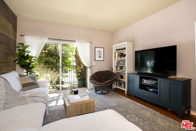 6525 Woodman Avenue 2, Valley Glen, CA 91401