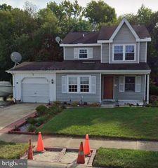 5 WELLINGTON DR, Newark, DE 19702