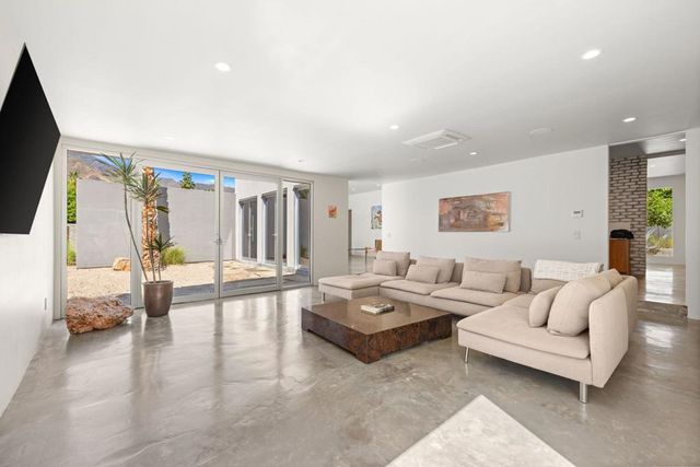 688 E Mel Avenue, Palm Springs, CA 92262