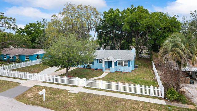 111 E CHARLOTTE AVENUE, Eustis, FL 32726