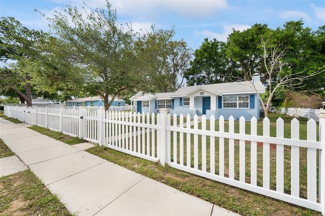 111 E CHARLOTTE AVENUE, Eustis, FL 32726