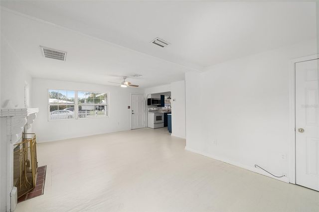 111 E CHARLOTTE AVENUE, Eustis, FL 32726