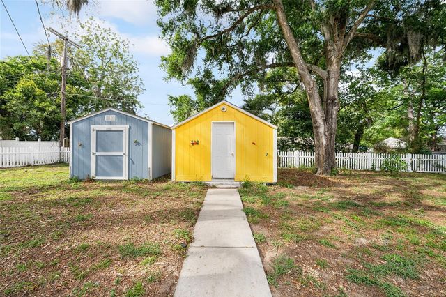 111 E CHARLOTTE AVENUE, Eustis, FL 32726
