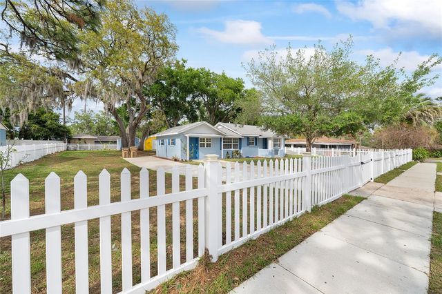 111 E CHARLOTTE AVENUE, Eustis, FL 32726