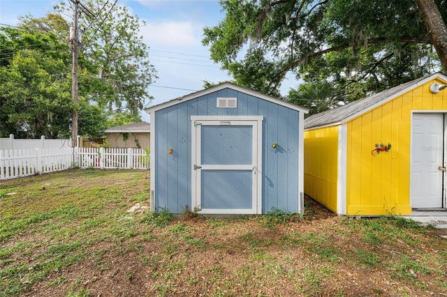 111 E CHARLOTTE AVENUE, Eustis, FL 32726