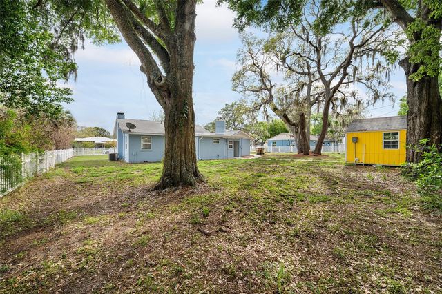 111 E CHARLOTTE AVENUE, Eustis, FL 32726