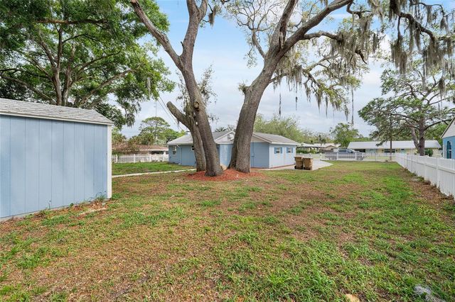 111 E CHARLOTTE AVENUE, Eustis, FL 32726
