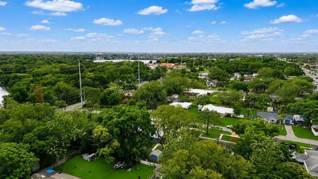 111 E CHARLOTTE AVENUE, Eustis, FL 32726