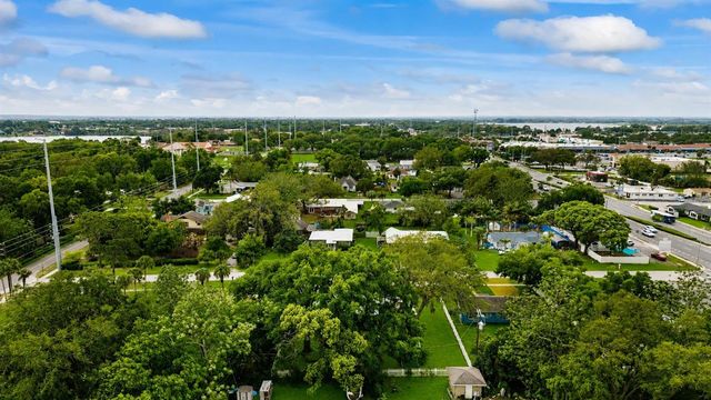 111 E CHARLOTTE AVENUE, Eustis, FL 32726