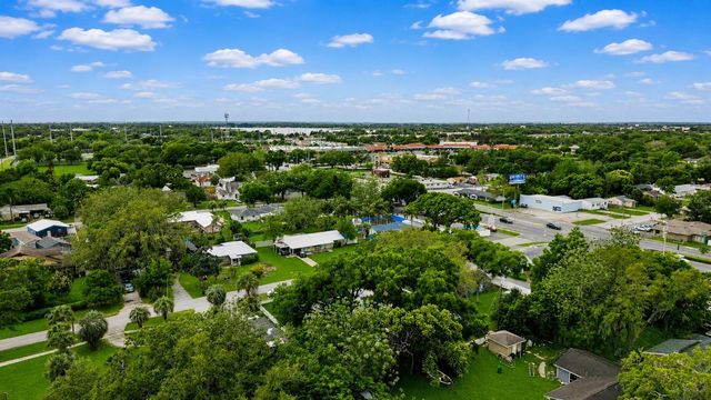 111 E CHARLOTTE AVENUE, Eustis, FL 32726