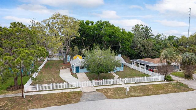 111 E CHARLOTTE AVENUE, Eustis, FL 32726