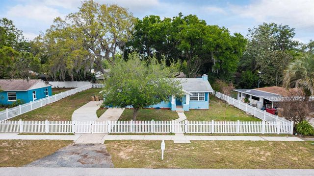 111 E CHARLOTTE AVENUE, Eustis, FL 32726
