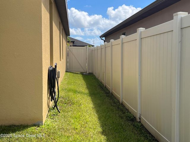 1342 Mineral Loop Drive NW, Palm Bay, FL 32907