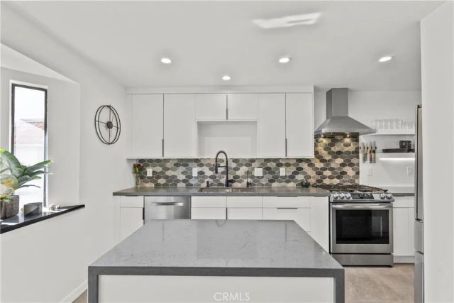 10229 Variel 12, Chatsworth, CA 91311