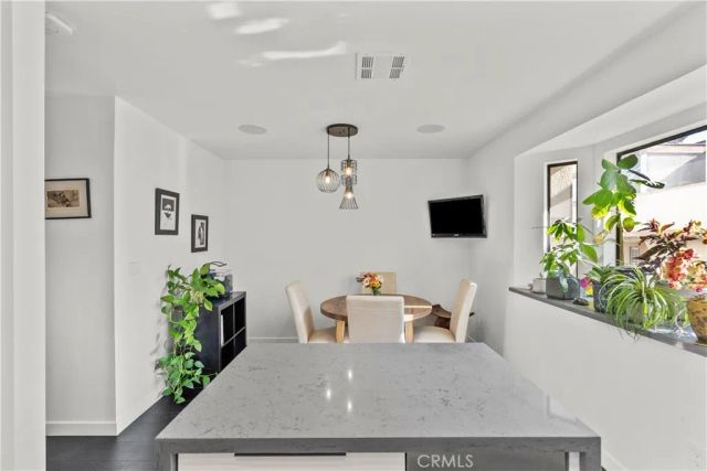 10229 Variel 12, Chatsworth, CA 91311