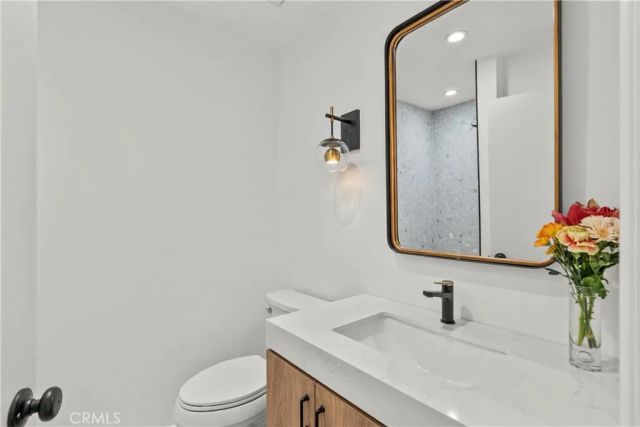 10229 Variel 12, Chatsworth, CA 91311