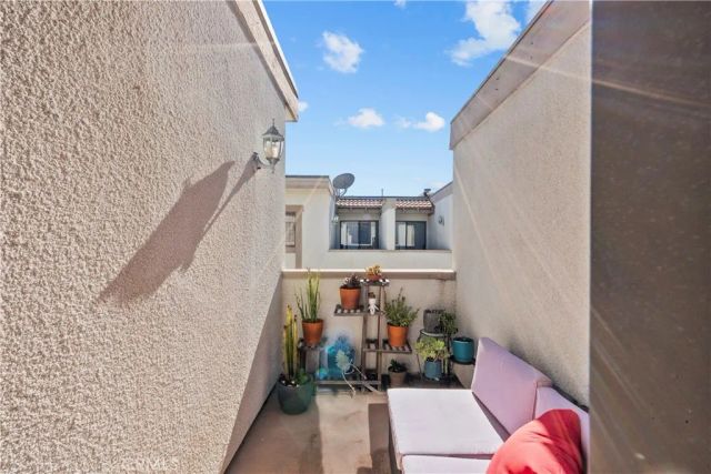 10229 Variel 12, Chatsworth, CA 91311