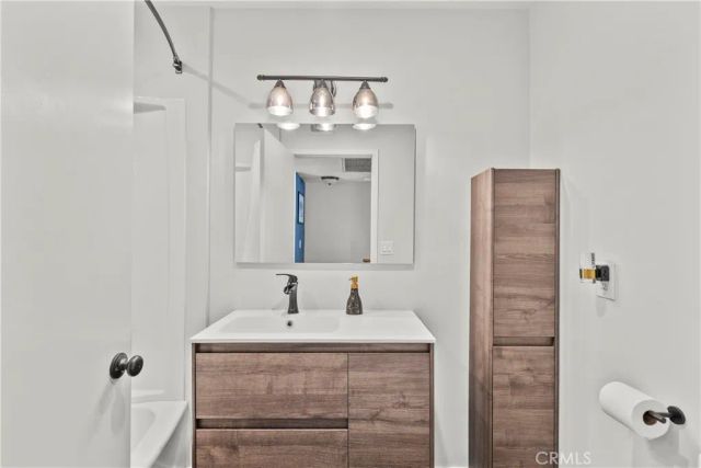 10229 Variel 12, Chatsworth, CA 91311