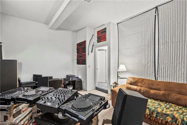 10229 Variel 12, Chatsworth, CA 91311