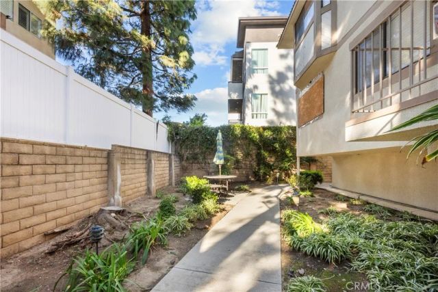 10229 Variel 12, Chatsworth, CA 91311