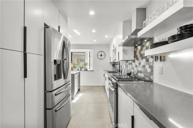 10229 Variel 12, Chatsworth, CA 91311